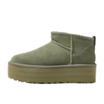 WMNS Classic Ultra Mini Platform boots